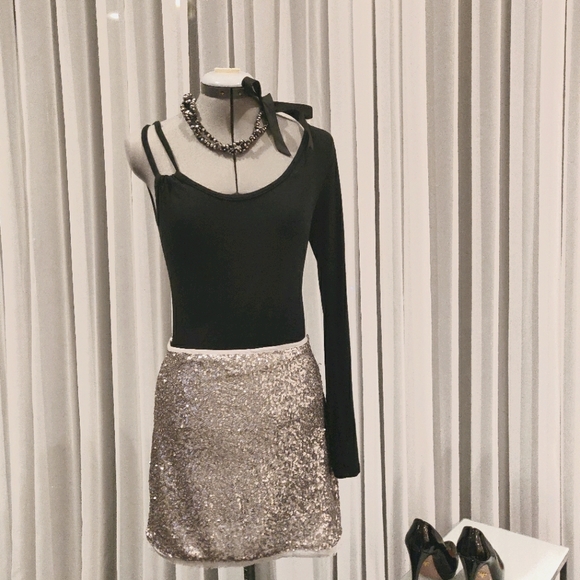 Olive & Oak sequin skirt - Picture 1 of 7